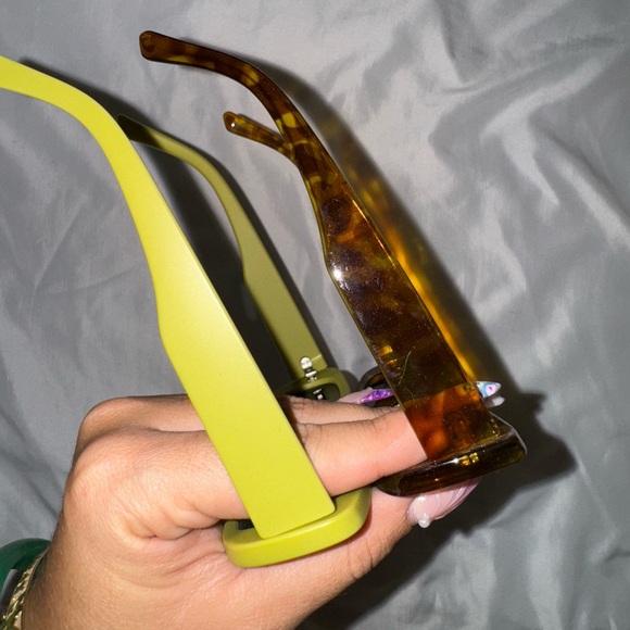 TWO SUNNIES - Picture 3 of 4